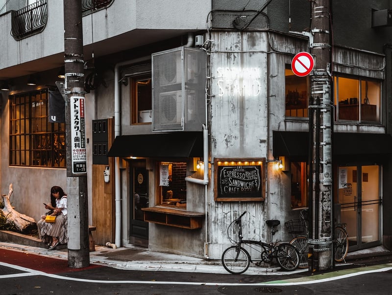 Travelers meeting at a cafe